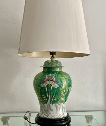 19th century Chinese porcelain ginger vase lamp Gran Tarro de jengibre con forma de mariposa y hojas de col china Qing
